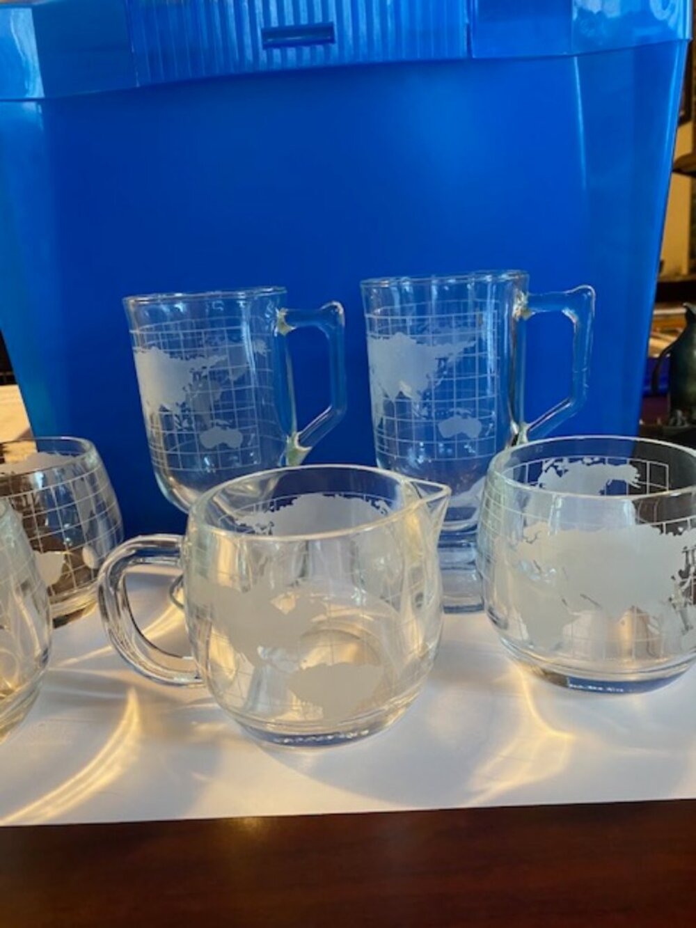 Vintage Nestle World Globe Frosted Glass 4 Coffee Mugs 1 creamer 2 Irish Coffee